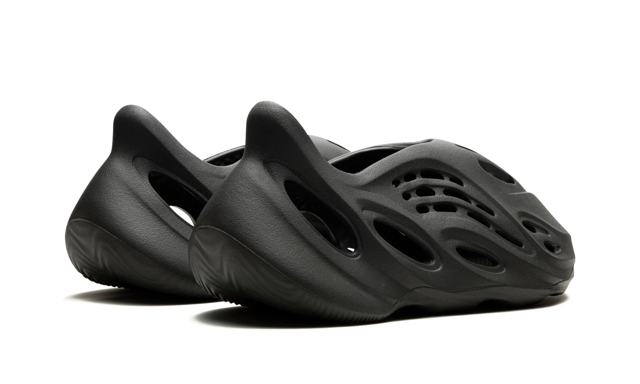 Yeezy Foam RNNR Carbon | OVERCEZ