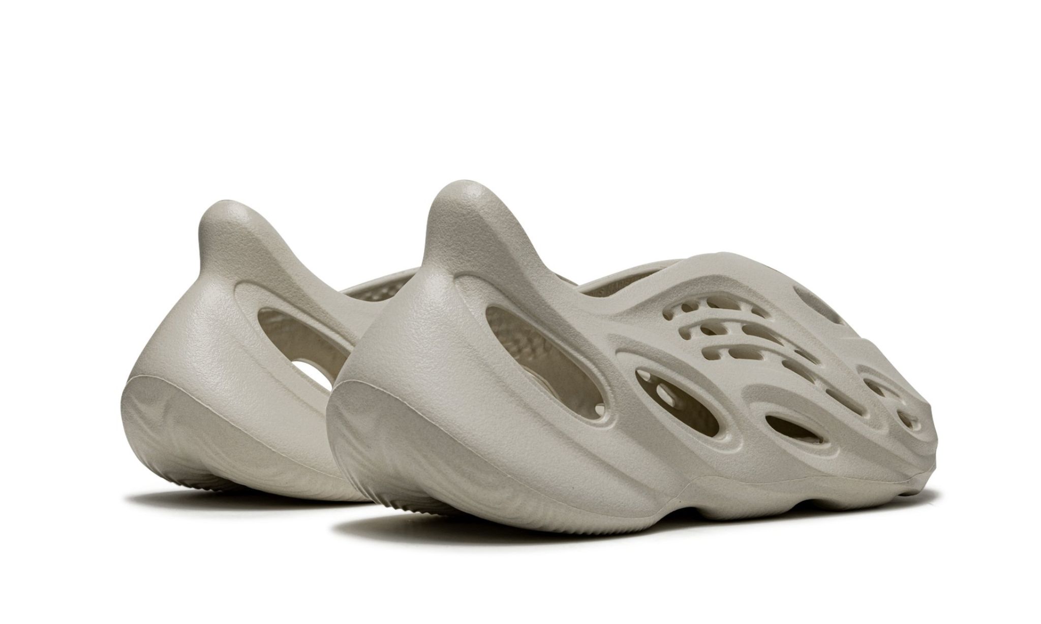 Yeezy Foam RNNR Sand | OVERCEZ